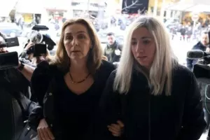 Συγκλονιστικό ξέσπασμα της μητέρας του Άλκη Καμπανού: «Μόνο το δικό μου παιδί δεν θα πάρει πτυχίο»