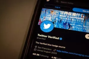 Το Twitter θα αποκτήσει δυνατότητα για τηλεφωνικές κλήσεις, λέει ο Μασκ