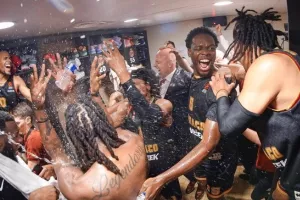 Πάρτι στα αποδυτήρια μετά την πρόκριση στο Final 4