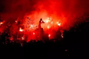 Δικογραφίες σε βάρος οπαδών για χρήση πυρσών και καπνογόνων
