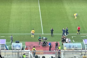 Πέναλτι μέσω on-field review, επανάληψη και… γκολ με Μαρκίνιος 