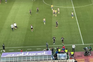 Πέναλτι μέσω on-field review, επανάληψη και… γκολ με Μαρκίνιος 