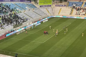 Πέναλτι μέσω on-field review, επανάληψη και… γκολ με Μαρκίνιος 