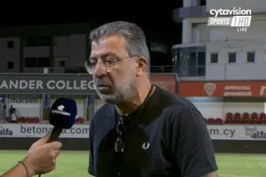 ''Όλοι κύριοι εκτός από τον κύριο στο Βαρ και τον διαιτητή / Δεν είναι πρώτη φορά που συμπεριφέρεται με αυτό τον τρόπο''