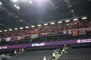 Μπασκετικό... θαύμα στην 3η περίοδο και πρόκριση Ολυμπιακού στον τελικό της EuroLeague