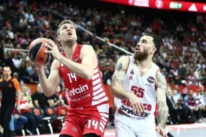 Μπασκετικό... θαύμα στην 3η περίοδο και πρόκριση Ολυμπιακού στον τελικό της EuroLeague