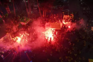 "Γαλαζοκίτρινο" πάρτι Λεόντων, τρέλα για το Κύπελλο στον Εναέριο! (Φώτος/Βίντεο Kerkida.net)