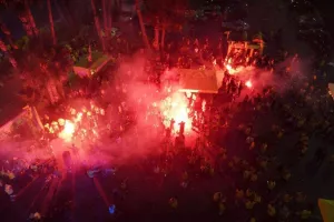 "Γαλαζοκίτρινο" πάρτι Λεόντων, τρέλα για το Κύπελλο στον Εναέριο! (Φώτος/Βίντεο Kerkida.net)