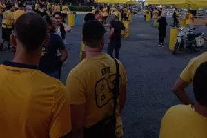 (ΦΩΤΟΣ/ΒΙΝΤΕΟ) Πανικός... από ΑΕΛίστες στο Pre game τελικού