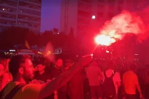 (ΦΩΤΟΣ/ΒΙΝΤΕΟ) Πανικός... από ΑΕΛίστες στο Pre game τελικού