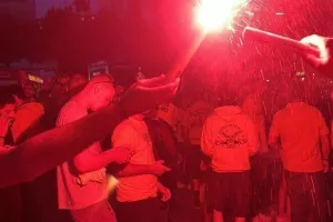 (ΦΩΤΟΣ/ΒΙΝΤΕΟ) Πανικός... από ΑΕΛίστες στο Pre game τελικού