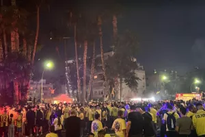 (ΦΩΤΟΣ/ΒΙΝΤΕΟ) Πανικός... από ΑΕΛίστες στο Pre game τελικού