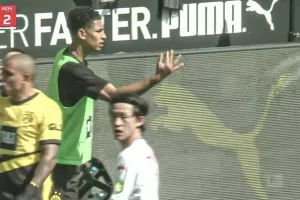 Παγωμένα πρόσωπα στο "Signal Iduna Park" στο 1ο ημίχρονο