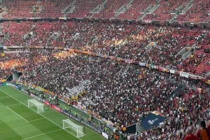 (ΒΙΝΤΕΟ/ΦΩΤΟ) Τρομερή ατμόσφαιρα στον τελικό