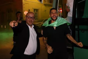 Χαμός... στην "Πλατεία Ηρώων" για τον πρωταθλητή Άρη! (Φώτος)