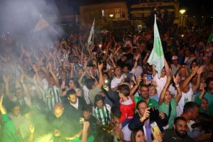Χαμός... στην "Πλατεία Ηρώων" για τον πρωταθλητή Άρη! (Φώτος)