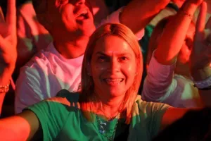 Χαμός... στην "Πλατεία Ηρώων" για τον πρωταθλητή Άρη! (Φώτος)