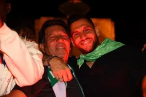 Χαμός... στην "Πλατεία Ηρώων" για τον πρωταθλητή Άρη! (Φώτος)