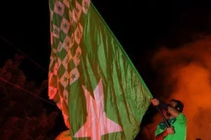 Χαμός... στην "Πλατεία Ηρώων" για τον πρωταθλητή Άρη! (Φώτος)