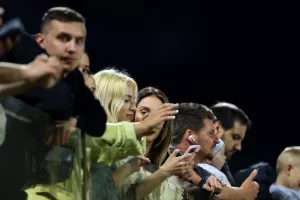 (Φωτορεπορτάζ) Ο κόσμος στην ΑΡΕΝΑ