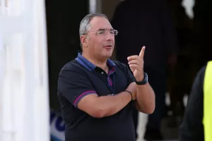 Βρήκε ακόμη μία ομάδα;