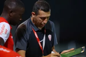 Νέα Σαλαμίνα - ΕΝΠ: “Ερυθρόλευκη” κυριαρχία, “βυσσινί” χαμένη ευκαιρία…