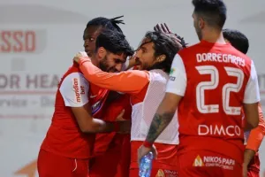 Νέα Σαλαμίνα - ΕΝΠ: “Ερυθρόλευκη” κυριαρχία, “βυσσινί” χαμένη ευκαιρία…