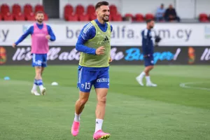 Νέα Σαλαμίνα - Ανόρθωση: "Γαλανόλευκο" το Βαρωσιώτικο (φώτος)