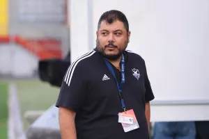 Νέα Σαλαμίνα - Ανόρθωση: "Γαλανόλευκο" το Βαρωσιώτικο (φώτος)
