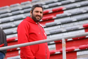 Νέα Σαλαμίνα - Ανόρθωση: "Γαλανόλευκο" το Βαρωσιώτικο (φώτος)