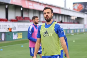 Νέα Σαλαμίνα - Ανόρθωση: "Γαλανόλευκο" το Βαρωσιώτικο (φώτος)