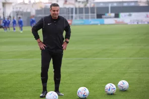 Νέα Σαλαμίνα - Ανόρθωση: "Γαλανόλευκο" το Βαρωσιώτικο (φώτος)