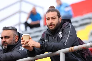 Νέα Σαλαμίνα - Ανόρθωση: "Γαλανόλευκο" το Βαρωσιώτικο (φώτος)