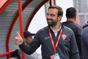 Νέα Σαλαμίνα - Ανόρθωση: "Γαλανόλευκο" το Βαρωσιώτικο (φώτος)