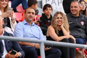 Νέα Σαλαμίνα - Ανόρθωση: "Γαλανόλευκο" το Βαρωσιώτικο (φώτος)