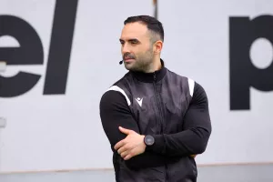 Νέα Σαλαμίνα - Ανόρθωση: "Γαλανόλευκο" το Βαρωσιώτικο (φώτος)