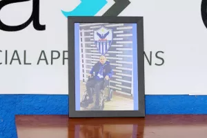 Λουλούδια για τον Κόκο από την Ανόρθωση (φώτος)