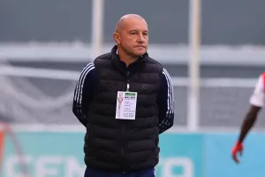 Νέα Σαλαμίνα - Ανόρθωση: "Γαλανόλευκο" το Βαρωσιώτικο (φώτος)