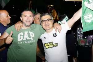 Χαμός... στην "Πλατεία Ηρώων" για τον πρωταθλητή Άρη! (Φώτος)