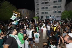 Χαμός... στην "Πλατεία Ηρώων" για τον πρωταθλητή Άρη! (Φώτος)