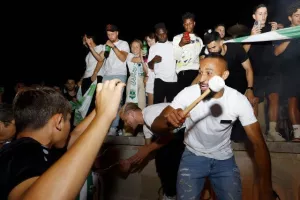Χαμός... στην "Πλατεία Ηρώων" για τον πρωταθλητή Άρη! (Φώτος)