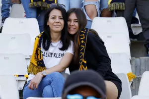 (Φωτορεπορτάζ) Φουλ... στο κίτρινο η Δυτική και το Νότιο πέταλο