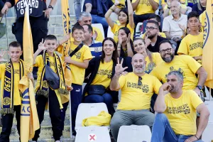 (Φωτορεπορτάζ) Φουλ... στο κίτρινο η Δυτική και το Νότιο πέταλο