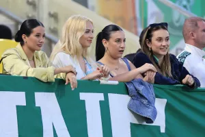 (Φωτορεπορτάζ) Ο κόσμος στην ΑΡΕΝΑ