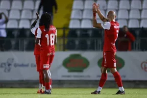 Δόξα - Νέα Σαλαμίνα: Ερυθρόλευκο "διπλό", πάμε για θρίλερ παραμονής! 