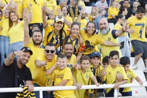 (Φωτορεπορτάζ) Φουλ... στο κίτρινο η Δυτική και το Νότιο πέταλο