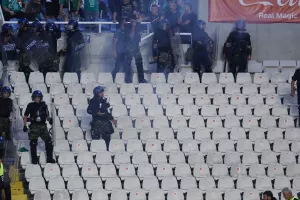 ΑΕΛ κατά Αστυνομίας: "Ομονοιάτες μπήκαν στο γήπεδο, έβρισαν και προσπάθησαν να χτυπήσουν τους παίκτες μας"