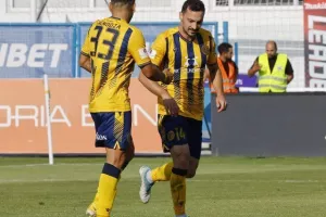 Ανόρθωση - ΑΕΛ: Τρίποντο η "Κυρία", αγωνία στους "Λέοντες" για "2" (φώτος)