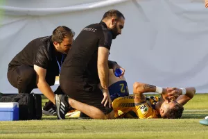 Τραυματίστηκε ο Φραντζής, ανησυχία στην ΑΕΛ (φώτος)