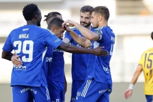 Ανόρθωση - ΑΕΛ: Τρίποντο η "Κυρία", αγωνία στους "Λέοντες" για "2" (φώτος)